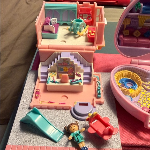 Charming Dollhouse Playset with Heart Case - Picture 3 of 8